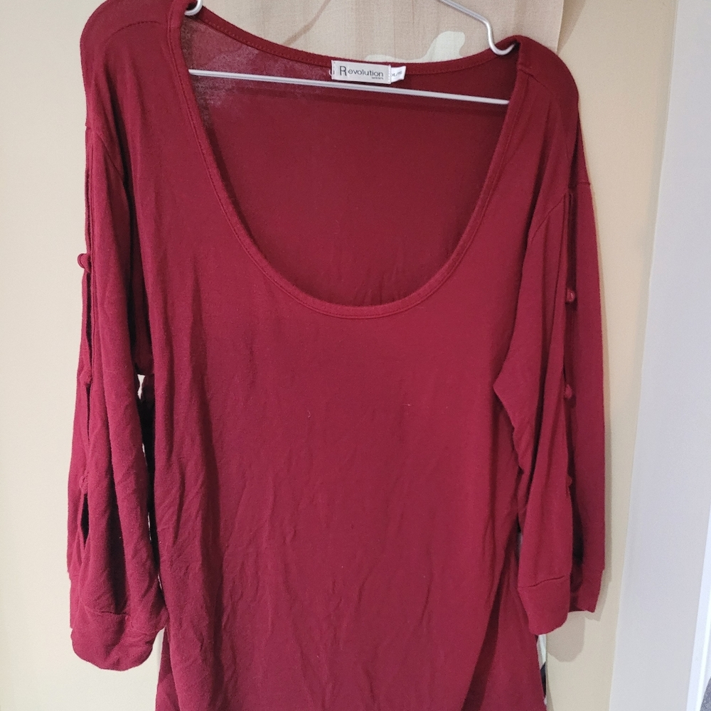 Red top with cute 3/4 sleeve arms